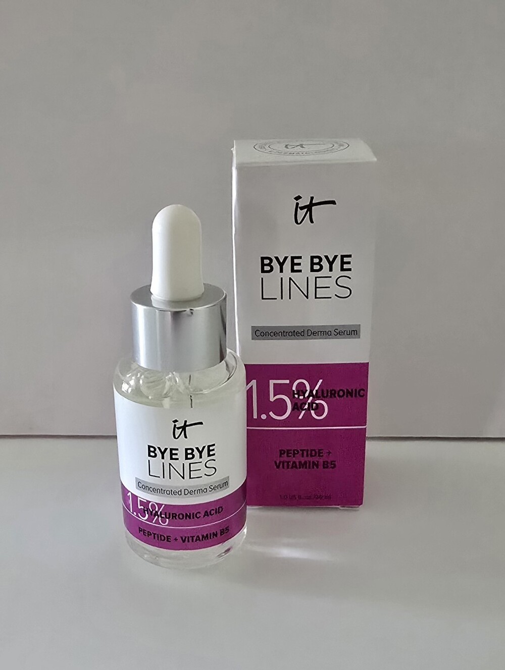 It Cosmetics Bye Bye Lines Concentrated Derma Serum 1.5% Hyralonic Acid. 1.0 oz